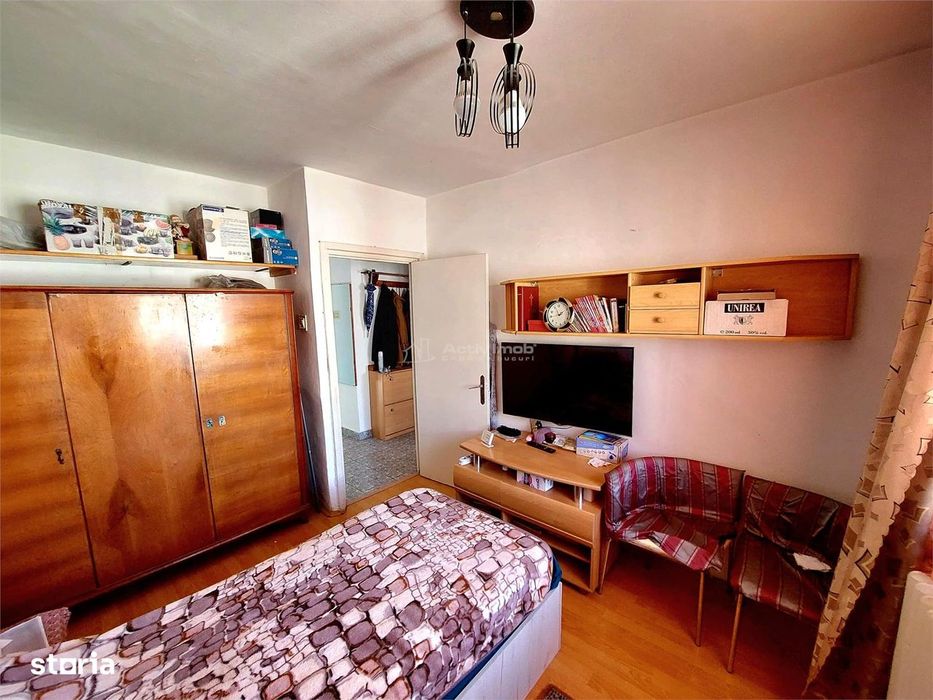 3 camere,decomandat, CENTRU - Str. Victoriei, etaj 3