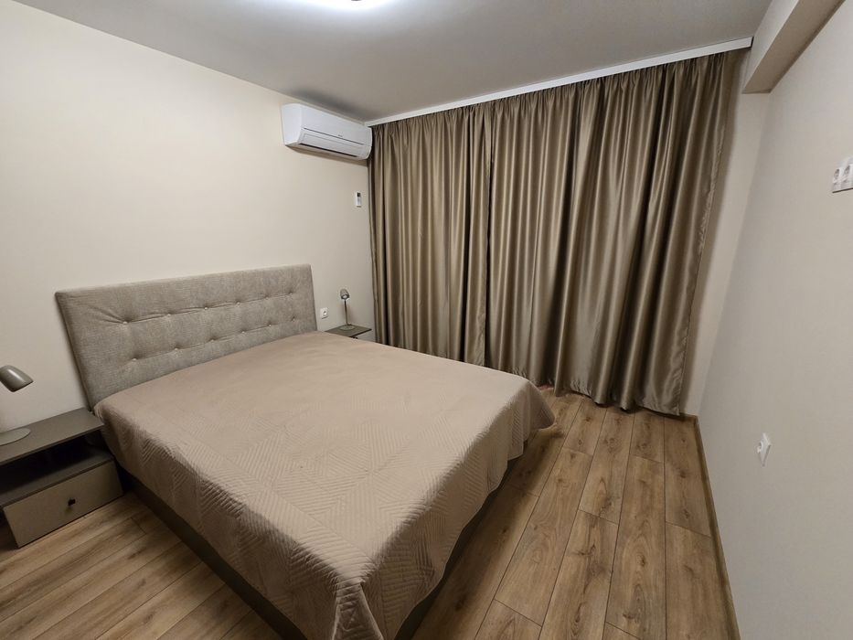 Под наем нов двустаен, Гранд мол