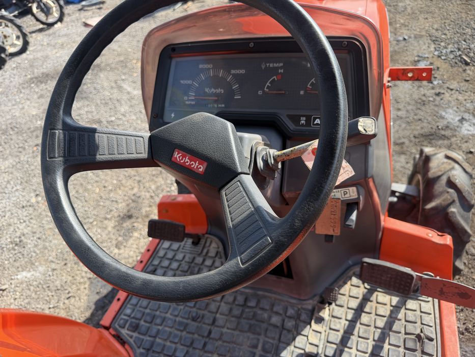 Tractoras tractor japonez kubota gt5