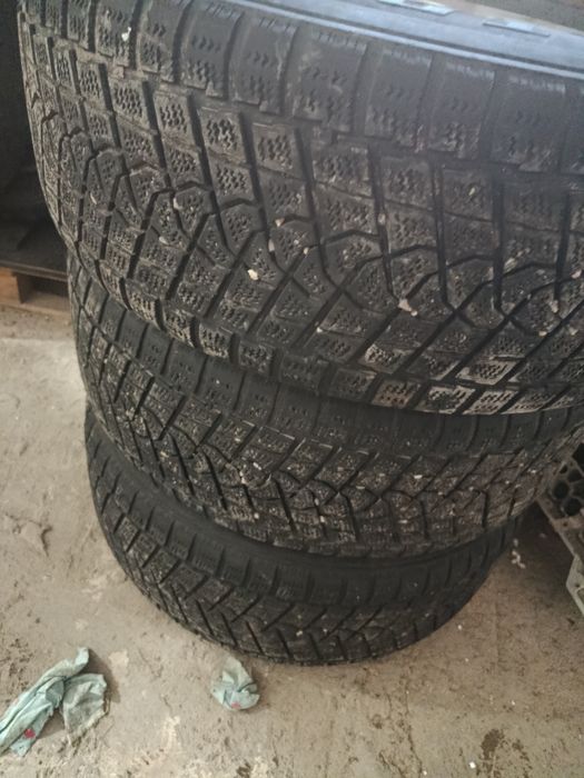 Продам диски с шинами от LX 470