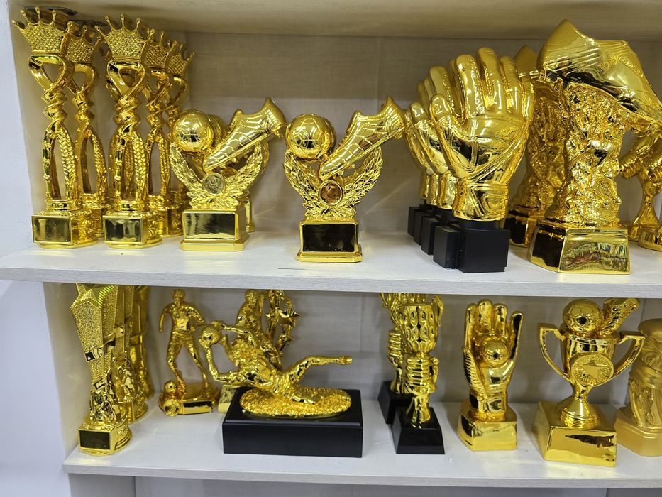 Кубки. Кубок. Есть всё для награды.