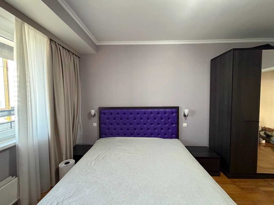 Спальный гарнитур (шкаф, кровать, комод, тумбы)