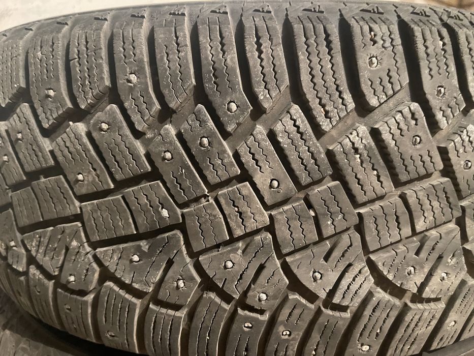 Продам зимняю резину 235/55/R18 Continental