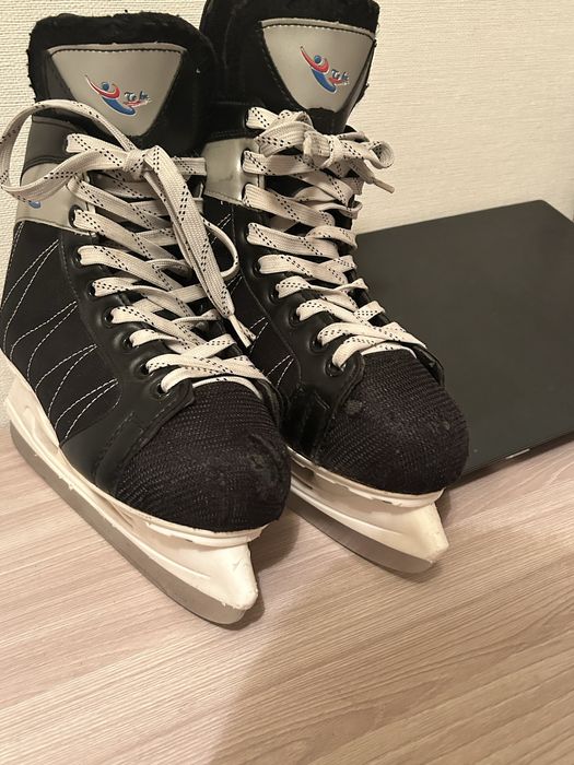 Продам коньки teku