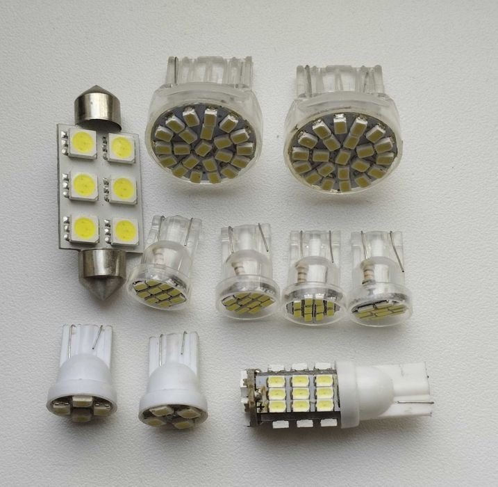 Лампочки для автомобиля 12V