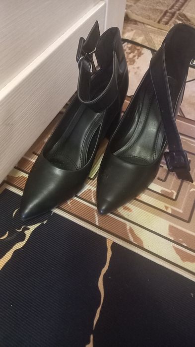 Продам женские туфли