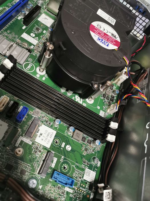 Продавам Dell Optiplex 5090 SFF за части или ремонт
