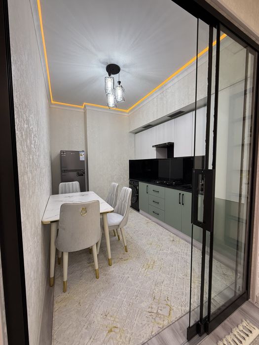 Vokzalda 3 xona lyuks kvartira sotiladi