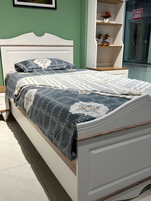 Продается детская мебель в Ташкенте кровать шкаф столь письменный