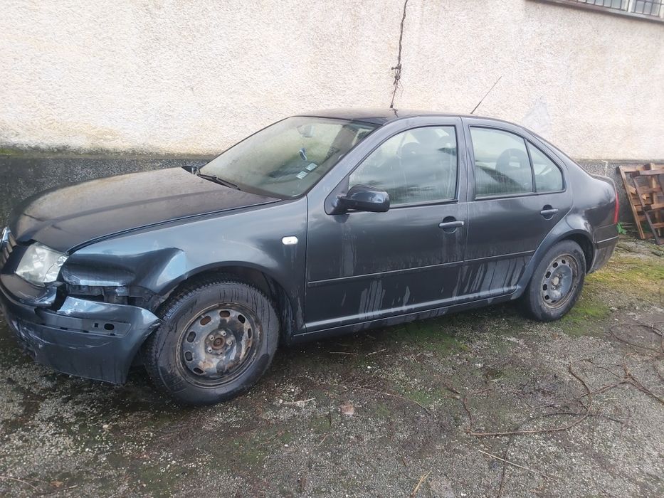 Фолксваген Бора 1.6 бензин  2000 година