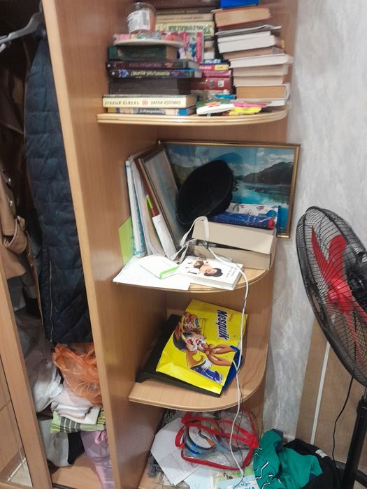 Продам  угловой  шкаф