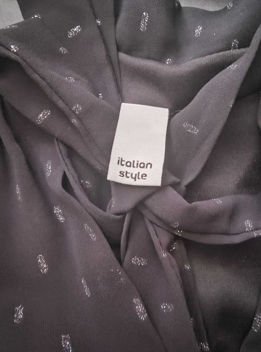 Две рокли едната с блестящи елементи, другата е мини