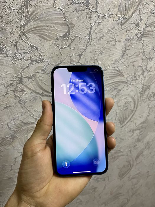 Продам айфон 13.