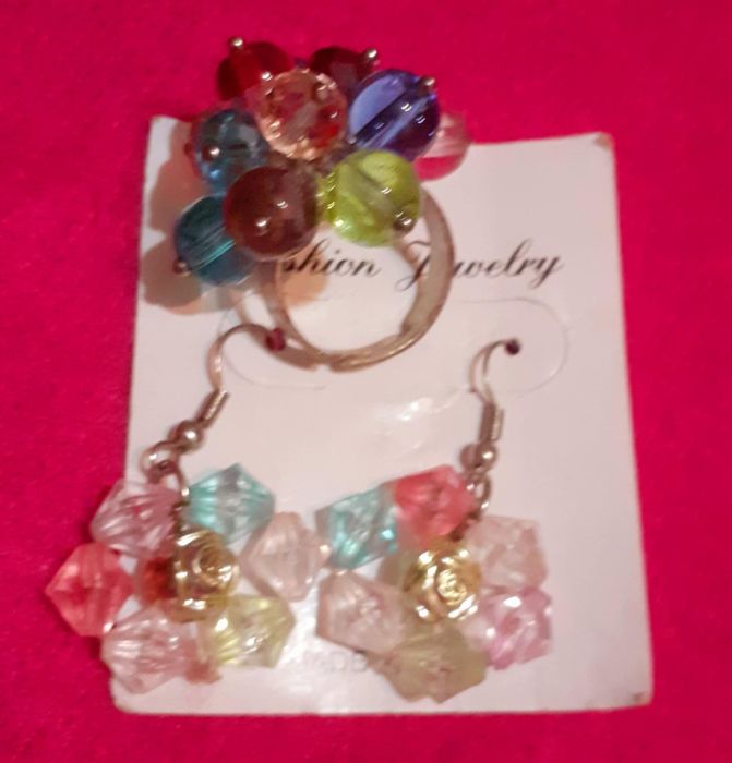 Гривни, колиета и обеци