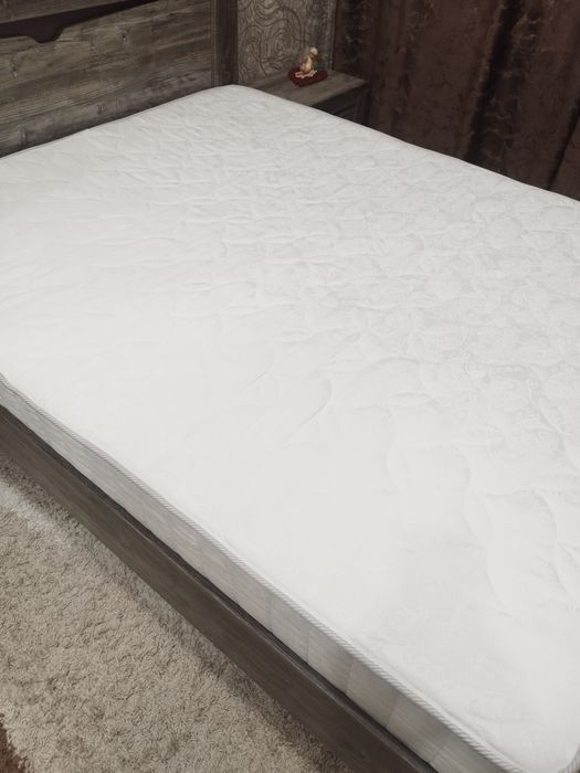 Продам двухспальную кровать