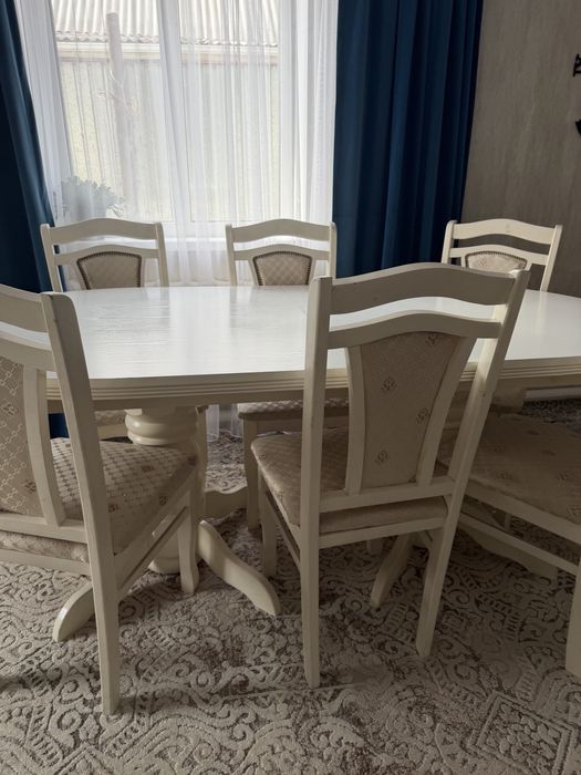 Стол со стульями