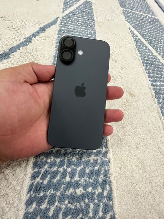 Iphone 17 почти новый