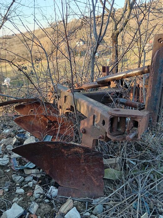 Plug pentru tractoare de la 45 cp