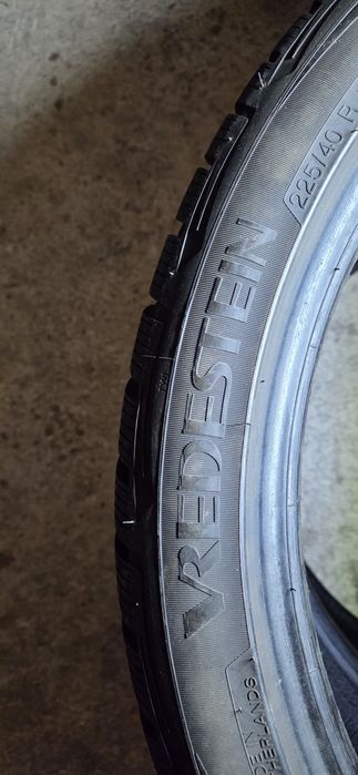 2 бр.Зимни гуми VREDESTEIN 225/40/19 ДОТ3818