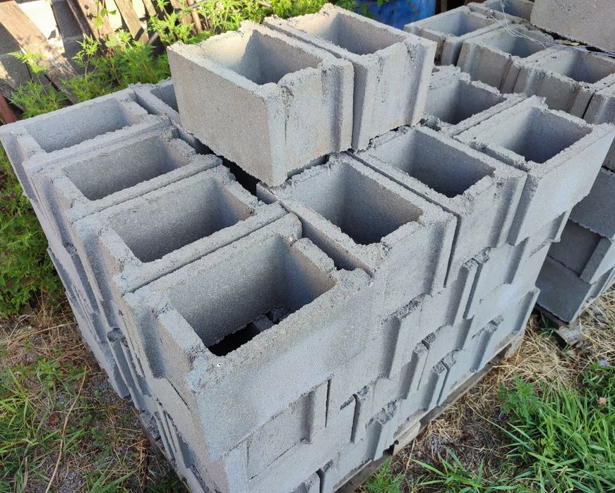 Bolțari de beton pentru zidărie și stâlpi