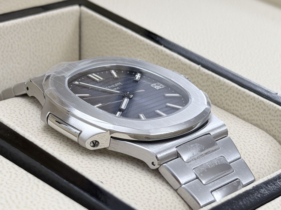 Часы Patek Philippe Nautilus