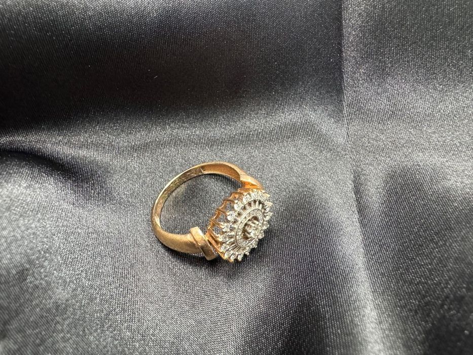 Золотое кольцо с бриллиантами