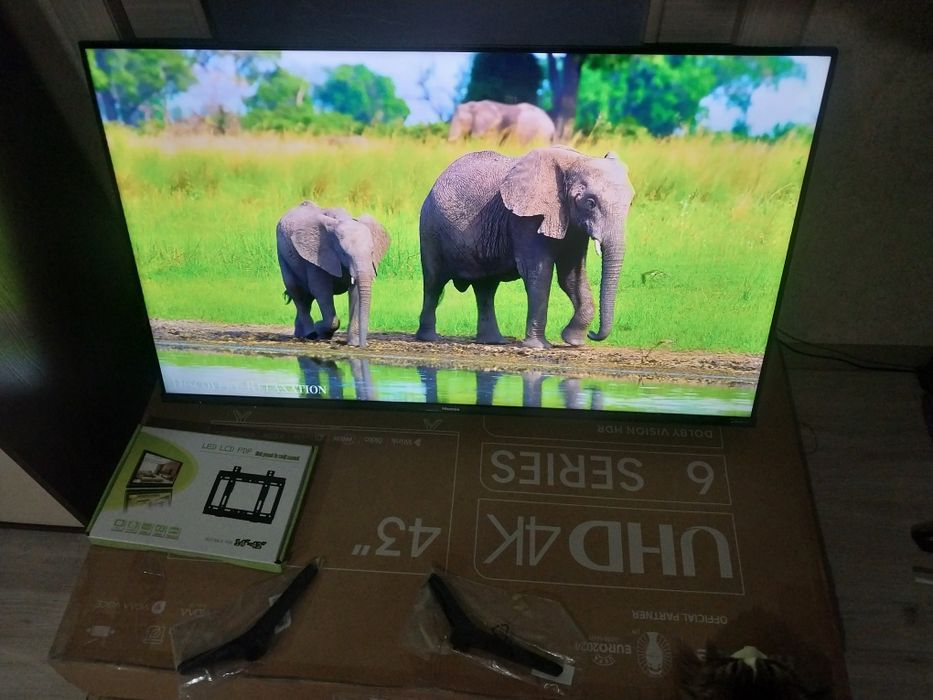 Смарт телевизор Hisense 109см 4К.