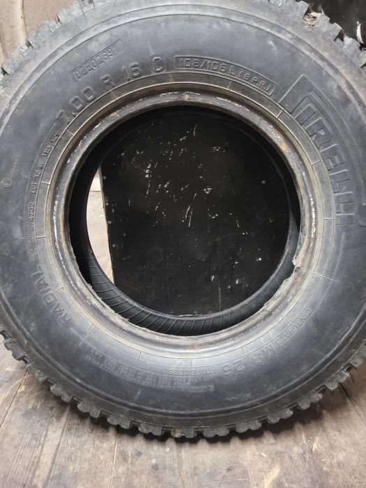 Anvelopa Pirelli 7.00 R16 C și 10.0 75 R12