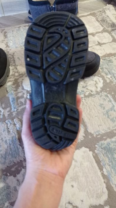 Продам зимние  сапоги