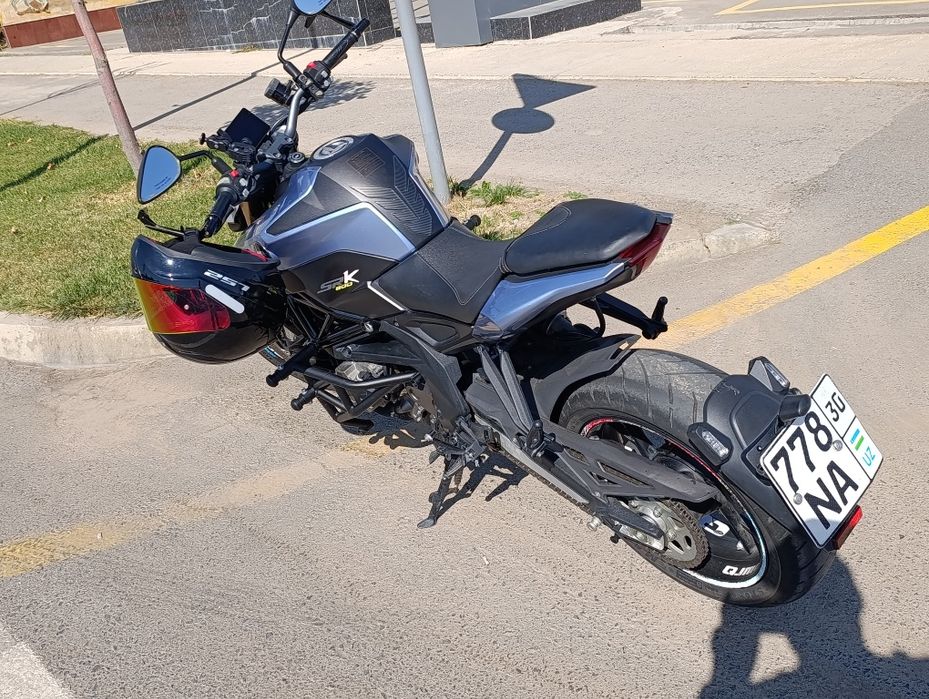 Мотоцикл Qjmotor srk 600 street