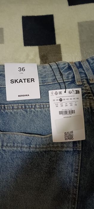 Vând blugi Cargo skater fit cu efect prespălat