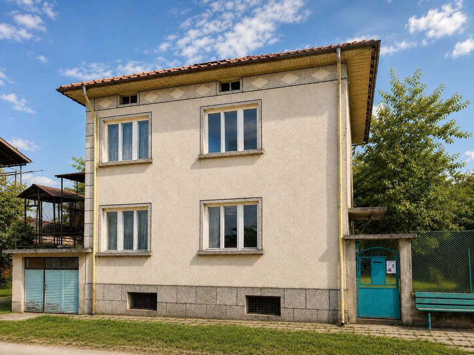 Продава се Къща в Попово - 140 кв.м за 750 €/кв.м - Снимка #1