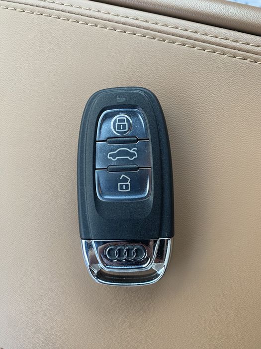 Оригинальный смарт-ключ на Audi