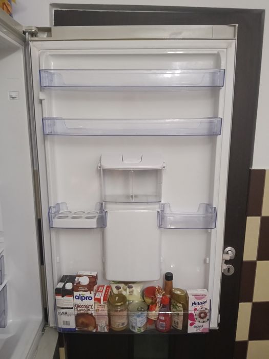 Vând combina frigorifica BEKO A++