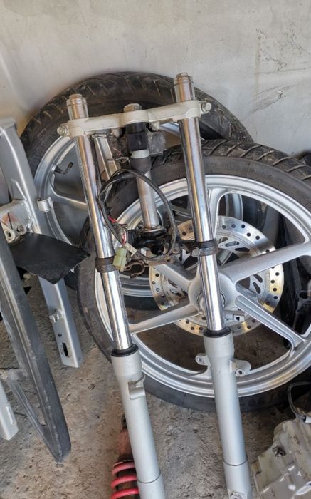 Vând diferite piese motociclete yzf, cbr ,etc