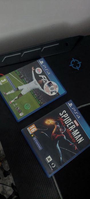 Ps4 pro 1tb, + jocuri ( fc 25, spiderman miles morales + 2 manete