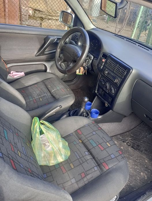 Продавам поло1.9 чист дизел