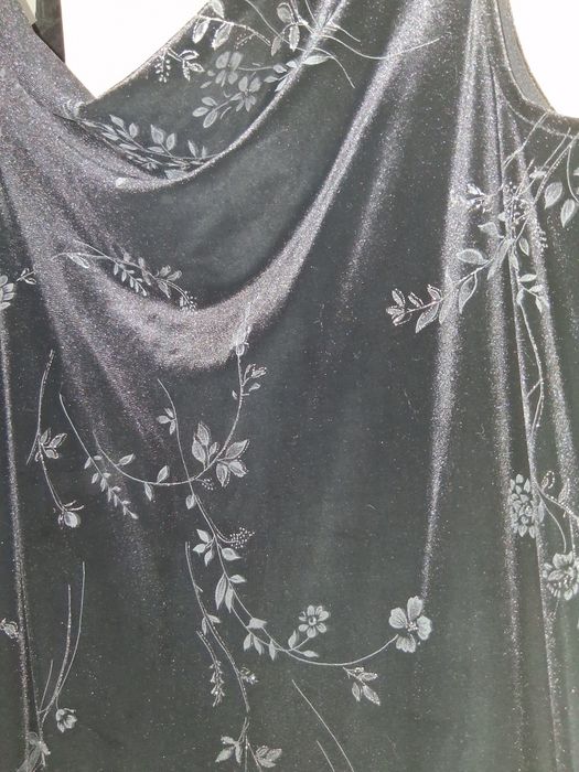 Rochie lunga  neagra catifea  cu broderie lame