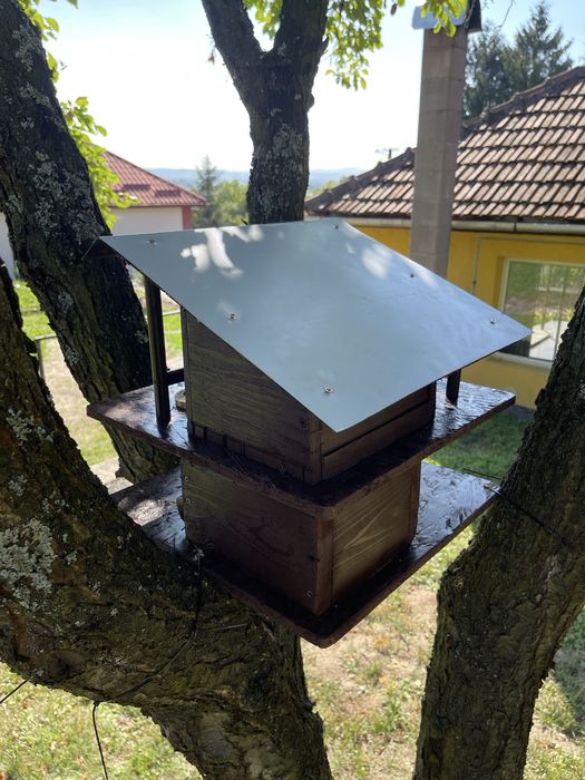 Căsuță pentru păsărele și veverițe – 40×40×40 cm