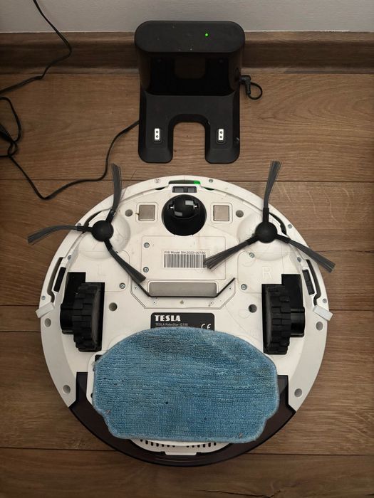 vând aspirator Tesla automat cu mod pentru spălare si telecomandă