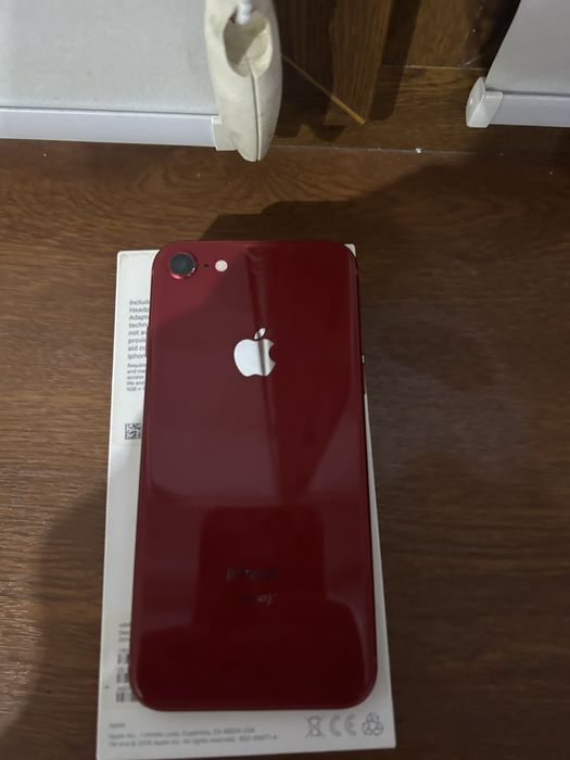 Продам айфон 8 red product