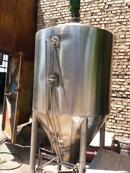 Нерж Емкость с подогревом и охлаждающей рубашкой 2 тонны новая