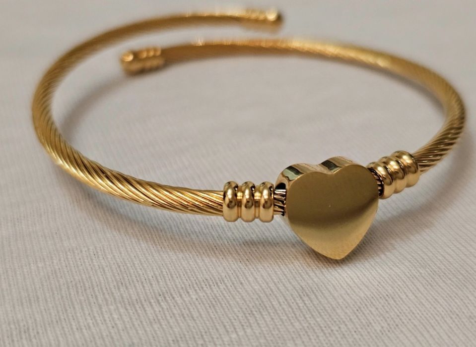 Гривни от медицинска стомана