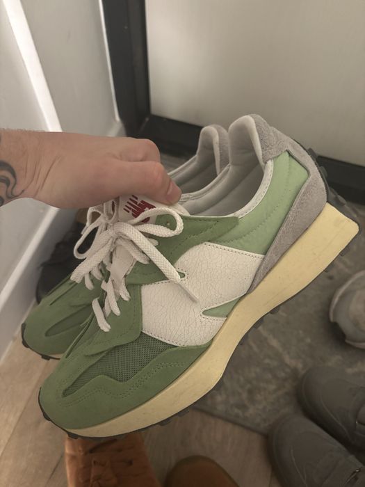 Продам кроссовки New Balance 327