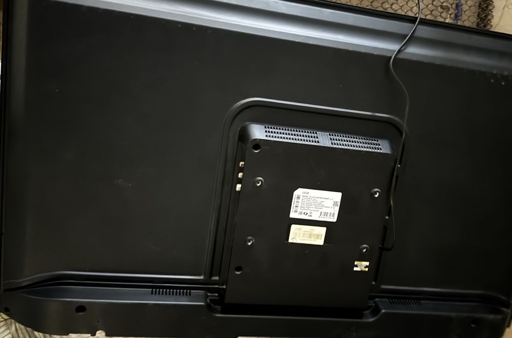 Artel . Теливизор 43