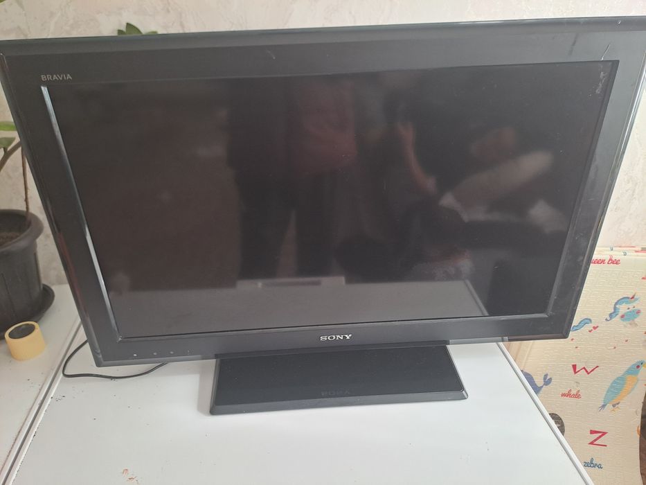 Телевизор рабочий в среднем состяний