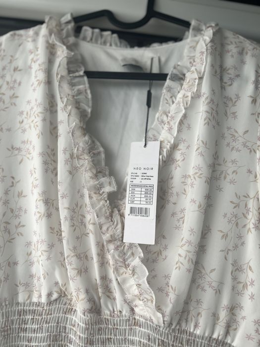 Rochie de damǎ cu flori