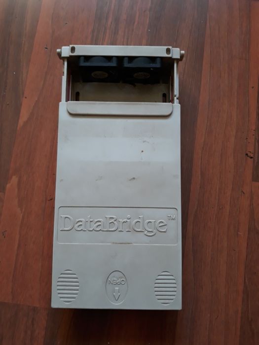 Vând suport Databridge pentru HDD-uri și SSD-uri
