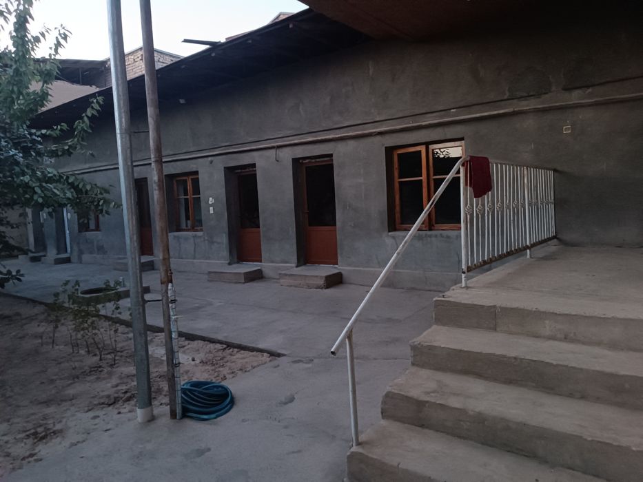 Orikzor Uy sotiladi 3 sotix 6 xona