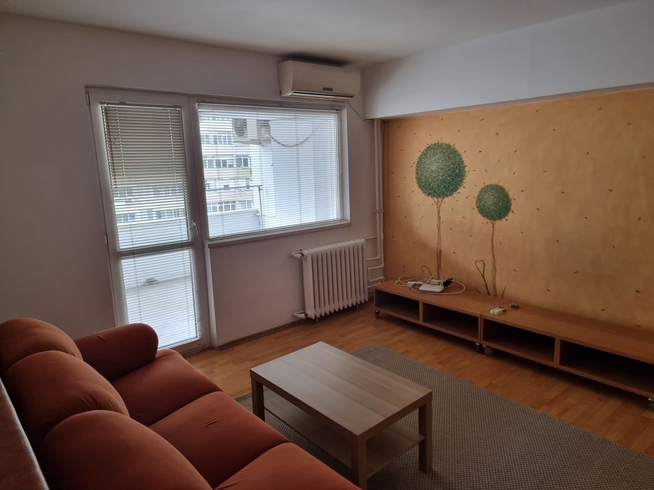 Inchiriez doua camere  Mega Mall